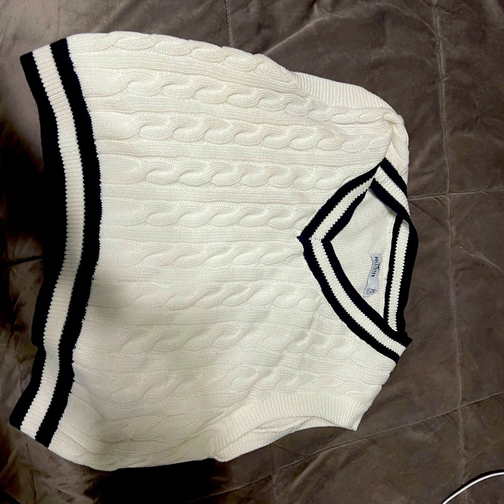 HOLLISTER SWEATER VEST